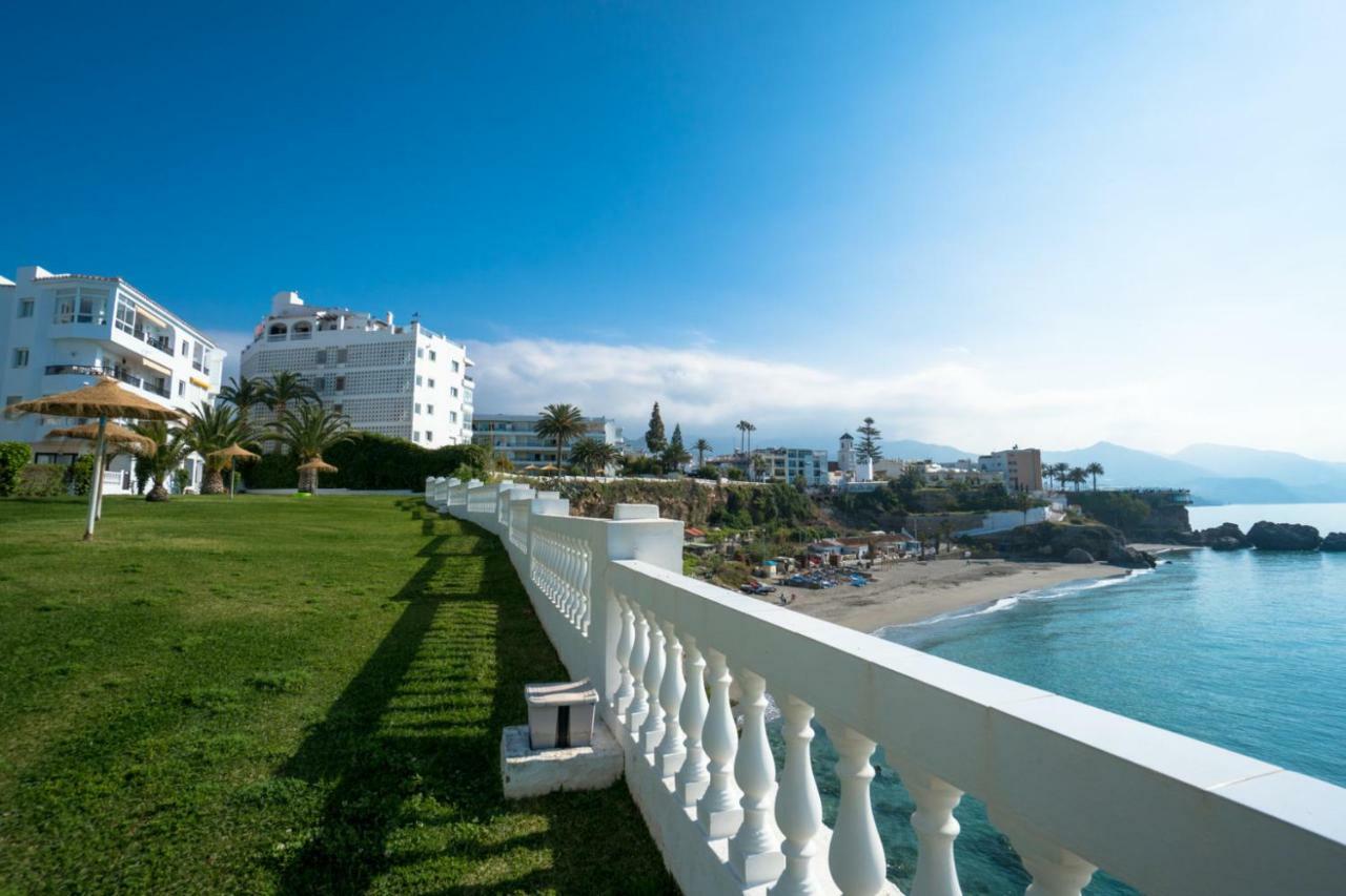 Palmeras 55 Menyber Apartment Nerja Exterior photo